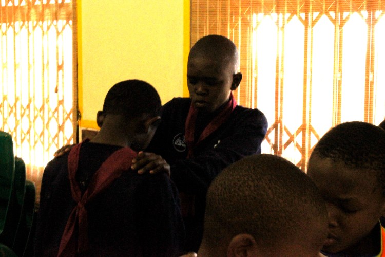 Kids praying with each other during worship